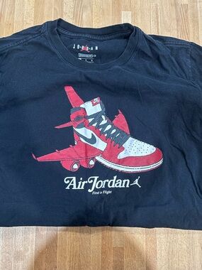 Men’s vintage Nike/air Jordan shirt, size large